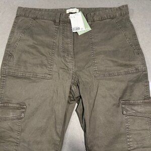 BRAND NEW. NEVER WORN. Women's Khaki Green Cargo Pants